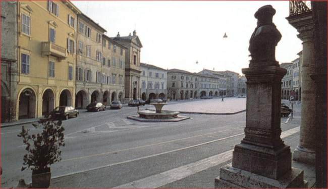 La piazza di San Severino Marche